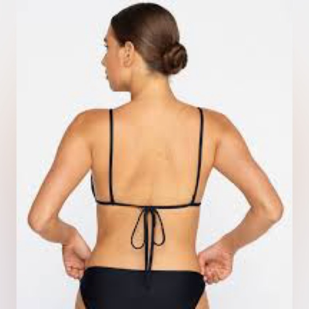 NWOT Mikoh Catalina Black Triangle Bikini Top - Picture 2 of 4
